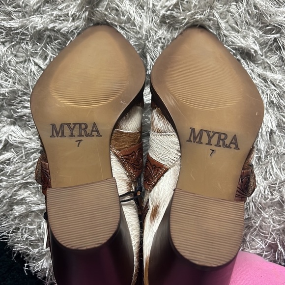 Leather booties with hand tooled detailing, hairon and belted accent, new, Myra - Picture 11 of 16